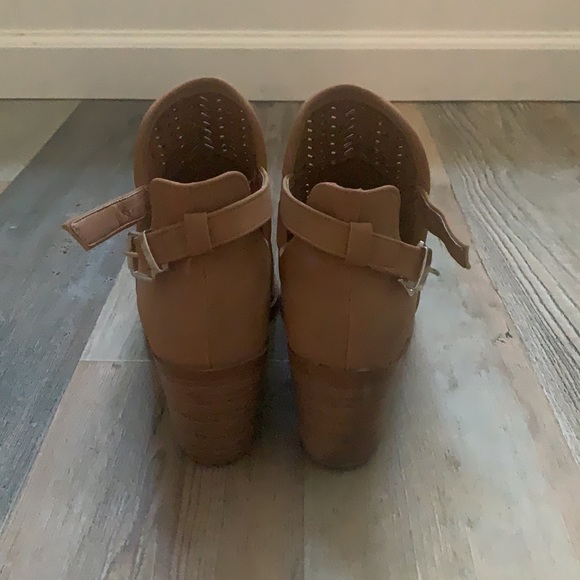 Woman’s size 10 Booties - Picture 3 of 3